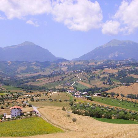 Campli Agriturismo Il Vecchio Carro מראה חיצוני תמונה