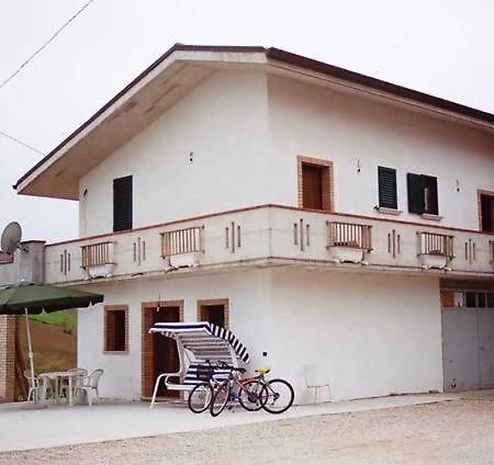 Campli Agriturismo Il Vecchio Carro מראה חיצוני תמונה