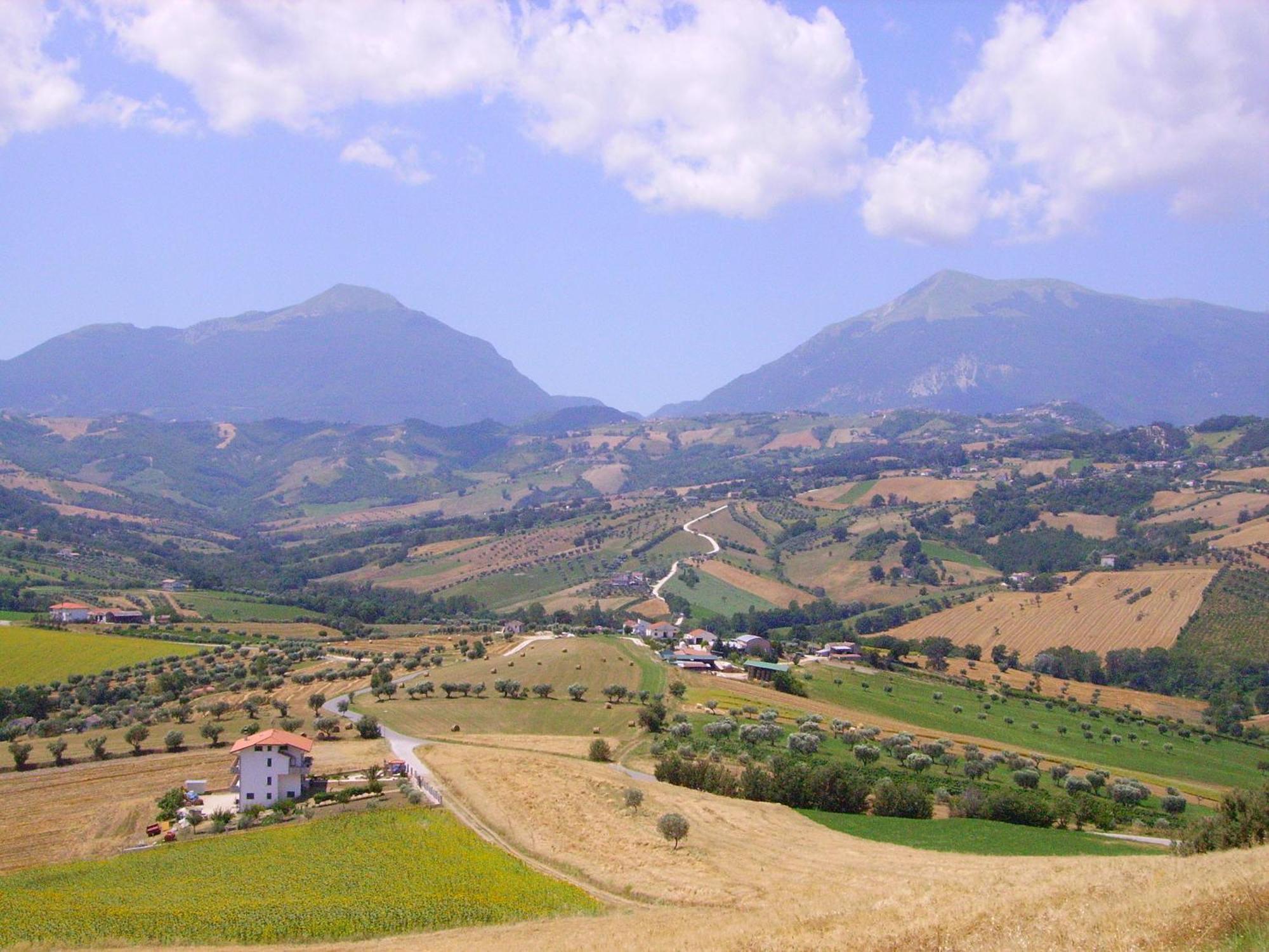 Campli Agriturismo Il Vecchio Carro מראה חיצוני תמונה